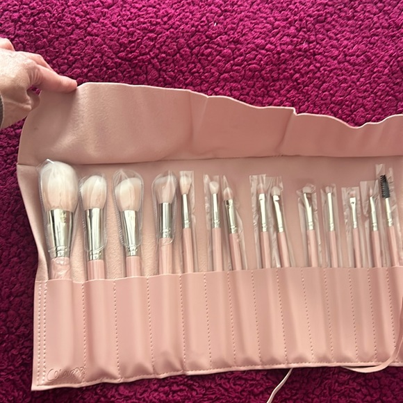 ColourPop ultimate brush roll - Picture 1 of 3